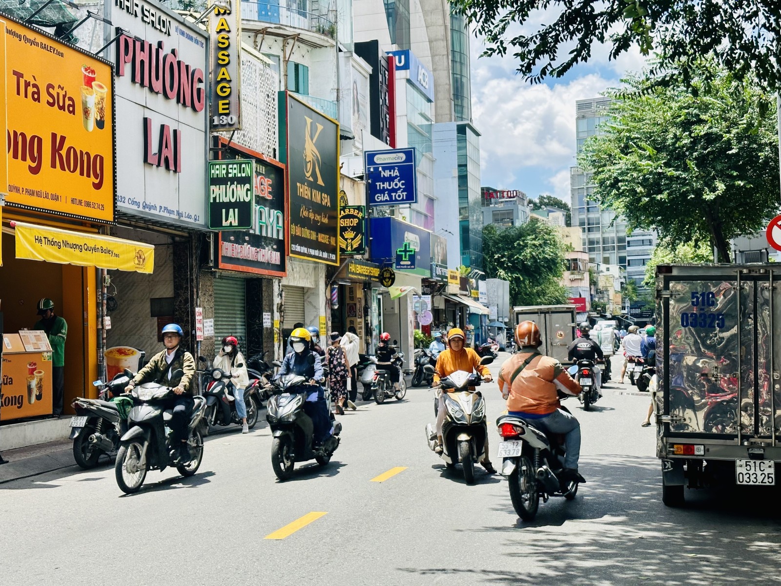 Bán nhà hẻm 117 Cống Quỳnh, Quận 1