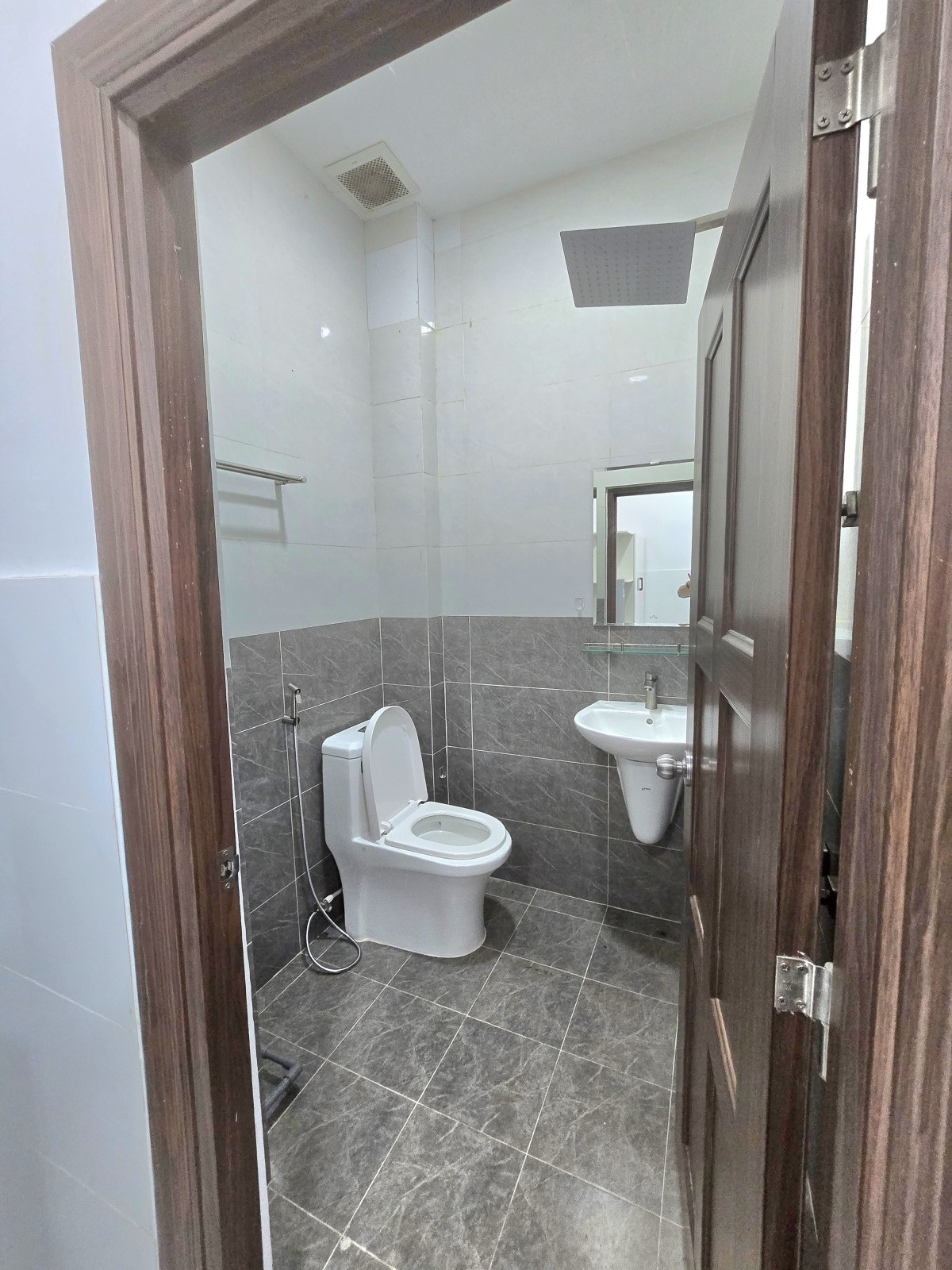 Bán nhà đường Trần Khắc Chân, Quận 1