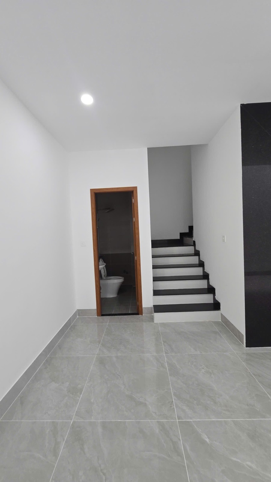 HOÀNG THỊ LOAN 140m², 5 tầng, ngang 7m, dài 20m, giá 21 tỷ, Liên Chiểu