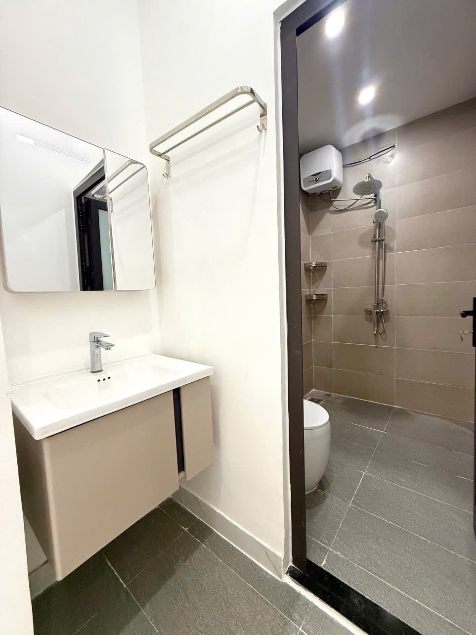 HOA LƯ 72m², 2 tầng, ngang 4m, dài 18m, giá 8.2 tỷ, Sơn Trà
